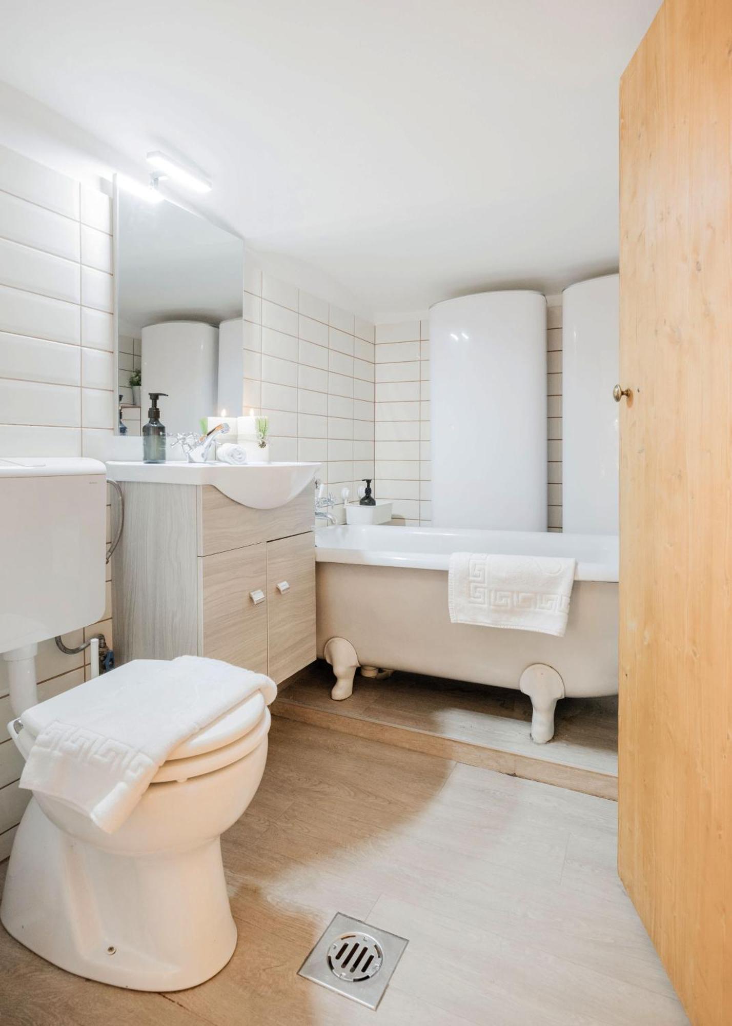 Wellness Wonderland: Garden, Sauna, Jacuzzi In Cbd Budapest Exterior photo