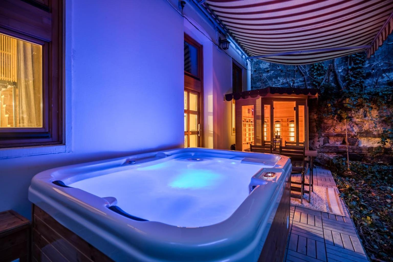 Wellness Wonderland: Garden, Sauna, Jacuzzi In Cbd Budapest Exterior photo